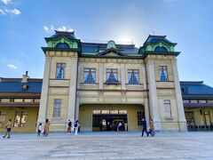 門司駅近くでレンタカーを返却し

駅まで歩きキャスターバッグを駅のコインロッカーへ

門司港レトロというだけあって

いい雰囲気の駅舎です