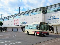 自宅最寄駅を始発で発ち、八高線の「小川町駅」を経由して「高崎駅」で新幹線に乗り換え30分、
7：53　「上田駅」着。
7：59　千曲バス青木線に乗って約25分、