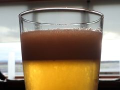 旅の始まりのおはようビール。

今年のはじめ
１往復だけ乗ったJALさんは
お仕事での利用だったので、
ビールを飲めてません。

その後コロナ禍となり
出かけられなくなって･･･

この旅で何杯飲んだら
年会費分、元とれるかな～。そこ？