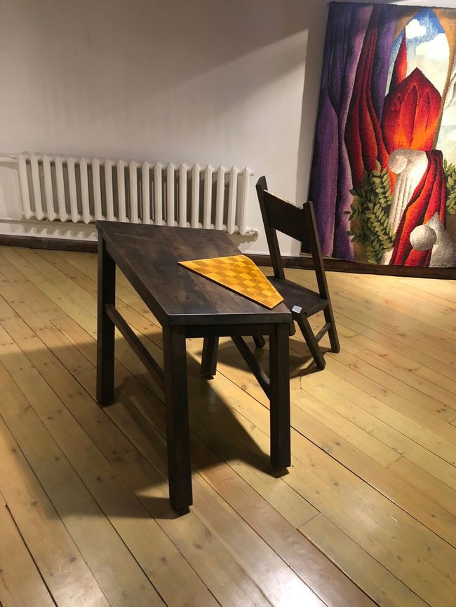 椅子1つでもトリックアートのような見る角度で違う表情を見せる椅子や斬新なデザインの椅子、繊細な彫刻が施された椅子など様々なデザインに触れることが出来ました。