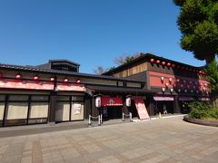 降りた客は三峯神社行きバスに吸い込まれて行った。一回列に並んだけどバスで75分はなかなかハード。座れないからやめた。