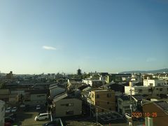 午前8時頃にはもう京都を通過しています。
遠くには東寺の五重の塔が見えます。