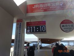 最初の観光は宮島口からフェリーに乗船して宮島に渡ります