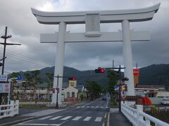 旧大社駅へ行く途中にある大鳥居