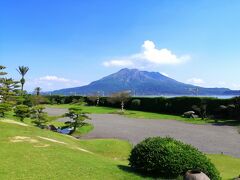 続いて

集成館へ向かいます。
借景は桜島を月山に、錦江湾を池として庭園を構成します。
ちょっとずるいですよね