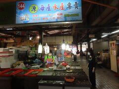 武廟市場へ蟹を買いに行きました。

海鮮店
