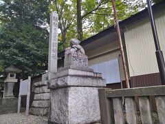 調神社は、「つき」だけに、狛犬ならぬ、狛兎です。