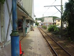 この駅は、平成の初め頃のバブル時期に改装された。
その時代の雰囲気が残っている。