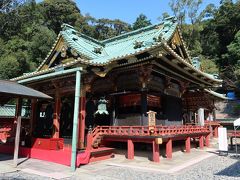 御社殿は、徳川家康公を祀る霊廟。
極彩色の御社殿は豪華です。
国宝に指定されています。