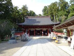 駐車場から近い志波彦神社から参拝
参道に紅葉がありましたが、まだ青紅葉でした。