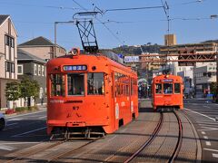 道後公園電停から、JR松山駅前行の電車に乗車する。
電車は、途中、松山城を車窓に観ながら走って行く。