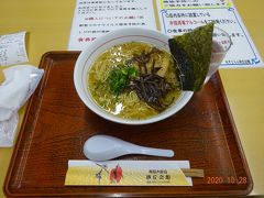 砂丘会館のレストランで昼食を食べました。私はラーメンです。