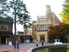 その後、国重要文化財指定の”片倉館”なる建物を見学。施設の中には、千人風呂があるらしいが、時間の都合上館内に入場するのはやめて次の目的地に向かうことにした。