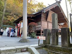 石段を登り切ると伊香保神社があります。