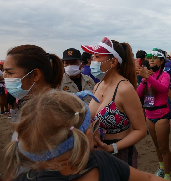 おっと巨乳だ！．．．これがビキニマラソンだ！