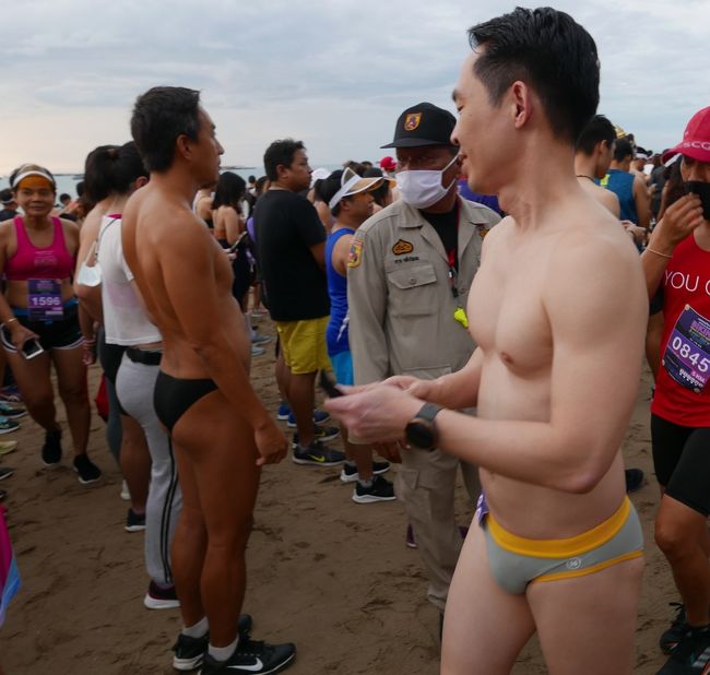 ムキムキ.モッコリ.マン　これがビキニマラソンだ！