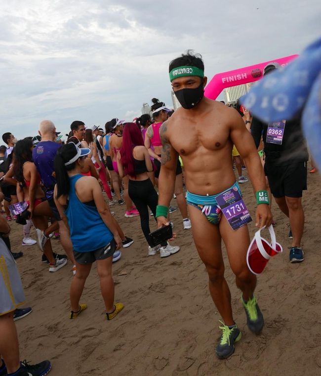 ムキムキ.モッコリ.マン　これがビキニマラソンだ！