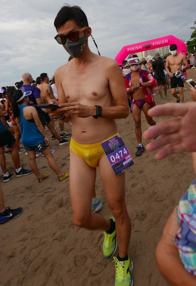 モッコリ.マン　これがビキニマラソンだ！