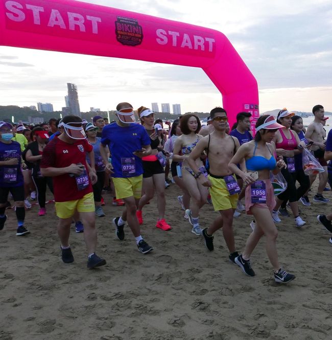 スタートしましたビキニマラソン。