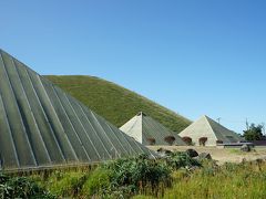 シャボテン公園と言えば、このピラミッド型の温室です。これは昔から変わらず、サボテンの温室になります。ということで温室に入場です。