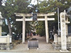 吉田神社に着いた。鳥居の右に「手筒花火発祥之地」の石碑が立っている。