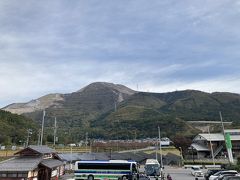 道の駅 伊吹の里 旬彩の森
http://shunsainomori.com/

2階のテラスから伊吹山を眺める。そして、早速地域共通クーポンで地元のお野菜や、琵琶湖名物の「えび豆」なんかをお買い上げ。