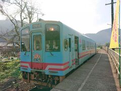 定刻通り9:51に谷汲口駅に着きました。
ここでもまた多くの乗客が下車です。どこに行くんだろう。