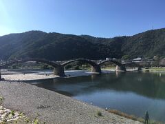 錦帯橋です。渡るのに310円かかります。