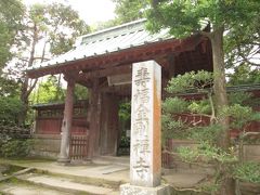 鎌倉駅西口を下車、鎌倉五山の一つである寿福寺を訪問します。