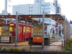 高知駅の南口を出ると路面電車の始発駅となってます