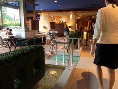 再びヒルトンに戻り、これまた楽しみにしていた
アフターヌーンティへ

