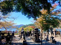 芦ノ湖に面した賽の河原。