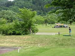 湖畔公園へ．ここにはテニスコートやキャンプ場があります．