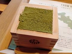 三年坂の抹茶館へ。宇治抹茶のティラミス食べました。