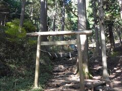 大岳神社
以前の鳥居はボロボロでしたが、立派な綺麗な鳥居になっていました。