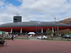 いきなり「てつのクジラ館」が！！！。

迫力あるよねー。

でも、ｓｕｋｅｃｏ夫婦はもう腹ペコなのだ。
なので、近くのショッピングセンターでランチにします。

「てつのクジラ館」は時間があれば後でお邪魔します！。