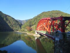 峰谷川に架かる峰谷橋です。