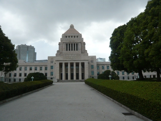 国会議事堂を皮切りに、九段下まで散策を、楽しみます。<br /><br />距離的には、１時間もかからないのですが、途中の名所等を見ながら、歩きます。<br /><br />千鳥ヶ淵までの行程が、主になります。<br />その後、靖国神社です。<br />