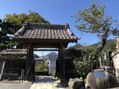 玉泉寺

海沿いの116号線を弁天島と反対側の道を行ったところに古そうなお寺がありました。玉泉寺です。
1856年、初のアメリカの総領事館として使用されたことで知られています。