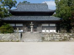 大宰府の近くの観世音寺に寄りました。九州を代表する古寺で7世紀後半の造営開始です。奈良の東大寺と同格の大寺院でした。しかし火災や台風で当時の建物は失われておりました。