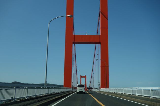 平戸大橋を渡って平戸島へ。<br />ここまで2時間弱です。