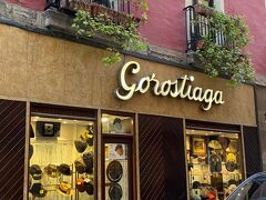 ＜ソンブレロス ゴロスティアガ＞
カフェで時間調整して、旧市街にあるバスクのベレー帽屋さんへ。