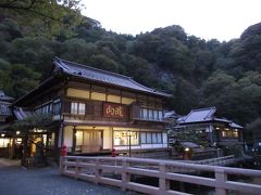 9：00　泊まった会津東山温泉の「向瀧」を後にします。
コロナの影響で市内循環のまちなか周遊バスの朝早い便が運休で、予約した列車に間に合う為にはタクシーを使わざるを得ませんでした。
ここで、折角の地域共通クーポンが２枚消えていきました。