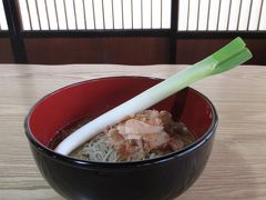 11：45　「三澤屋」のネギ１本で食べる御存じ「高遠そば」でランチです。
ラインで時間を予約できるので待たずに食べられました。