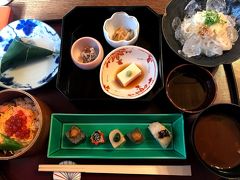 ちょっとお腹も空いてきた。

コーヒーで休憩と思っていた頭は休憩モードになってる。

ここまで来たら、また美味しいお店に行っちゃおう！！
と、再び高台寺　花咲萬治郎さんへ。

入り口で待っていると。
先月、写真を撮っていってと言って頂けた方がいらっしゃって。
「あ！！！」って
なんと、覚えていて下さったんです。
これは嬉しかった！

お店もひと月前とは違い、お客さんも沢山いらっしゃって。
「一人ですが大丈夫ですか？」と聞いたら「いまちょうど空きました」って。
運良く、待つ事も無く入れました。
そして麩麺点心を注文。

前回とは小皿の料理が変わってました。
ホント、間違いのない料理。
食レポなんて洒落臭いものは言えませんが、全てがとっても美味しいのです。

このひと月で京都に人が戻って来たって。
これから紅葉シーズンになって、どうなるかな？なんてお話をして。

この美味しい料理と空間を後にしました。
それにしても。。。もう食べに行きたいです（笑）