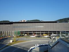 熊本駅前のビルから熊本駅の全景を撮る。