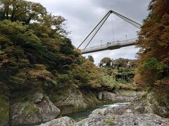 岩場から見た「はねたき橋」です。
この後、この橋を目指します。