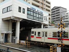 舞子駅隣の山陽電車の舞子公園駅

北海道暮らしで私鉄分が薄れてるので、多少乗りたくは有るのですがｗ