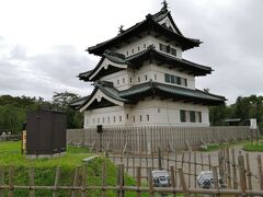 青森空港は丘の上にあるので弘前までは下るだけです。

30㎞ほどあったと思いますが、下りのおかげで平均時速は30km/hくらいでしょうか
1時間ちょっとでつきました。