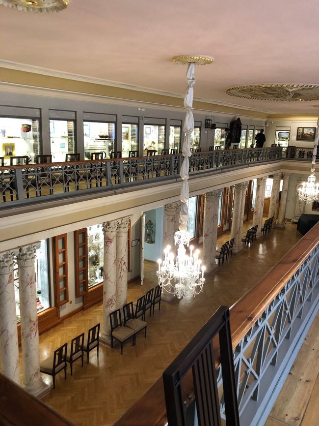 他にも歴史ある繊細な置物が多く展示されていました。<br />この博物館は展示品が多いように感じたので長い時間楽しめるかもしれません。<br /> <br />〝余裕があって、落ち着けて、堪能できる、そんな旅を〟<br />近年、世界各国で問題視されているオーバーツーリズム。主要都市で起こる観光者の著しい増加などが、地域住民の生活や自然環境に対してさまざまな弊害を引き起こしています。　私たちは、少しでもオーバーツーリズムの改善に寄与すべく、自身が渡航したバルト三国の魅力を発信していく活動を通して、より多くの人たちに《観光のあり方》について改めて考えてもらうきっかけをつくりたい。<br />先人たちが遺した素晴らしい場所と、地球からの恩恵を大切に、未来へ引き継ぐために、いつもとは少し違った場所で、余裕のある観光をしませんか。<br /> 